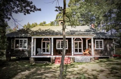 Leeds and the Thousand Islands Cottage | Summer family cottage in the beautiful Thousand Islands - Gananoque!