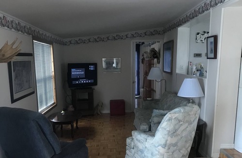 Pefferlaw RV Rental | Summer getaway near Lake Simcoe. Golf course across the street with a restaurant