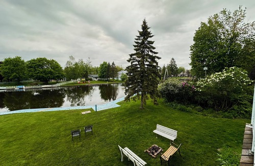 Lagoon City Villa | Summer Retreat At The Venice Of Ontario - BBQ, Lake, Firepit - Sleeps 8