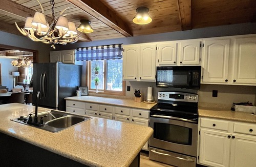 Cook Cabin | “Summerhouse” Surrounded by towering pines, big water views & sandy shores
