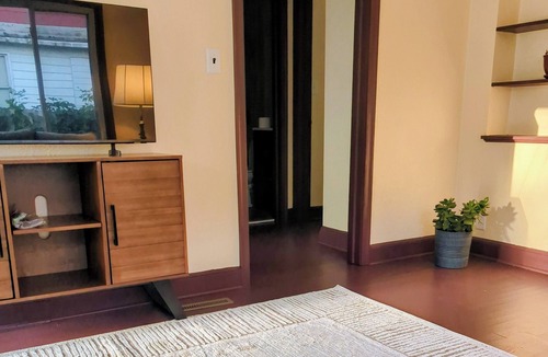 Moorhead House | Sunflower House by the River