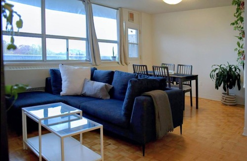 Cabbagetown Apartment | Sunny 2-BR in St Jamestown Toronto