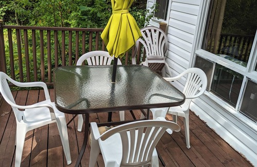 Clear Lake Cabin | Sunny Lakefront 2 Bdrm Cabin by Huntsville