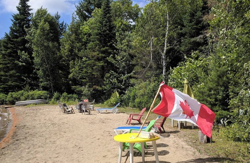 Clear Lake Cabin | Sunny Lakefront 2 Bdrm Cabin by Huntsville