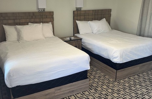 Georgian Bluffs Hotel | Sunrise Motel