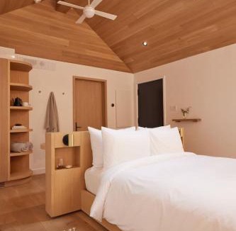 Algonquin Highlands House | Sunrise Soaker at Dimensions - Cabin Four