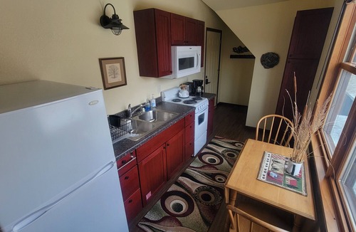 Elba Hotel | Sunrise Suite Retreat, River on Property, Adults Only, No Pets, Peace and Quiet!