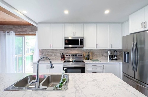 Dashwood Cottage | Sunset at SchadeView, Lake views! King Bed! Private Lake Access