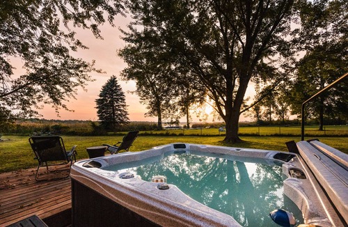 Wyoming Cabin | Sunset Bay - Experience Stunning Sunsets on Coon Lake - Charming 2 Bedroom House