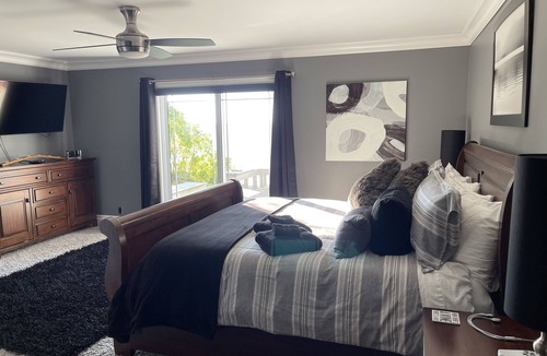 West Lake Bed & Breakfast | Sunset Escape On Westlake. nThis B&B offers 2 suites that are rented separately.