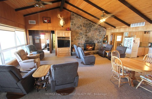Kirkfield Cottage | Sunset Paradise with a Sandy Wade in Waterfront, less than 1.5 hour from Toronto