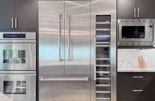 Zurich Cottage | Sunset Ridge Lakefront King bed highend appliances