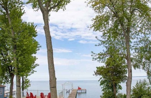 Brechin Cottage | Sunsets on Simcoe - Waterfront Cottage!