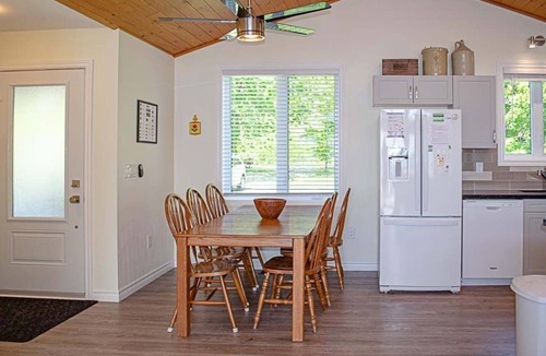 Otonabee-South Monaghan Cottage | Sunview Cottage - Five Bedroom Cottage, Sleeps 10