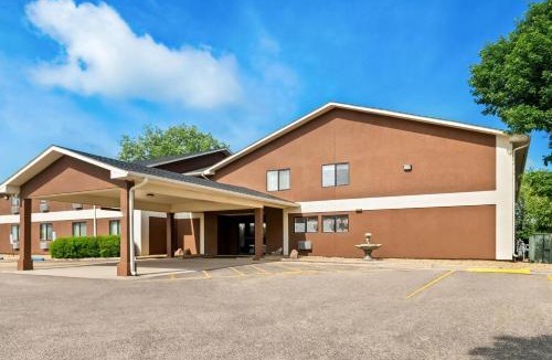Blue Earth Hotel | Super 8 by Wyndham Blue Earth