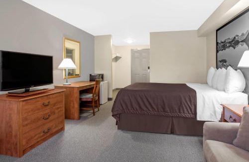 Algoma District Hotel | Super 8 by Wyndham Sault Ste Marie On