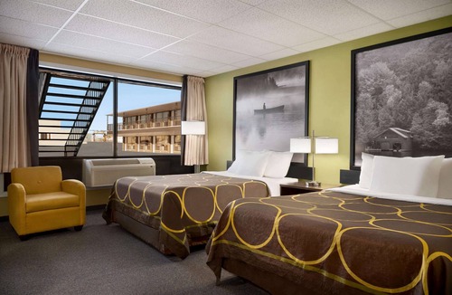 Hearst Hotel | Super 8 by Wyndham Hearst ON