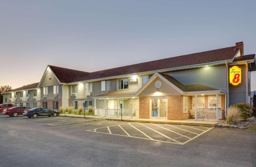 Jackson Hotel | Super 8 by Wyndham Jackson MN