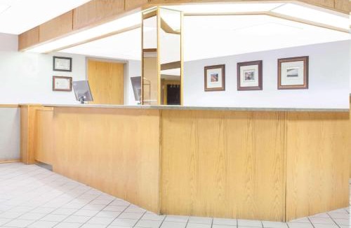 Kenora Hotel | Super 8 by Wyndham Kenora