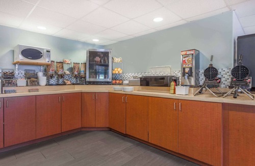 Peterborough Hotel | Super 8 by Wyndham Peterborough