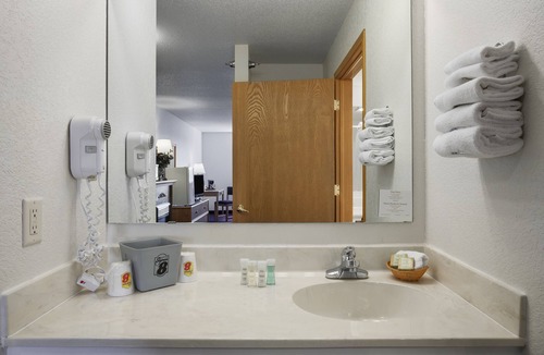 Saint James Hotel | Super 8 by Wyndham St. James