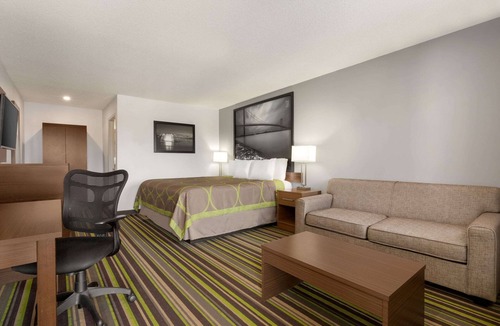 Windsor Hotel | Super 8 by Wyndham Windsor/Dougall