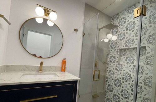 Etobicoke House | Super Lux Designer Co-Living, Hot Tub, Movie Theatre, Tesla Charger, Fireplaces