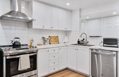 Ottawa Division House | Superb 2BD | Orleans, 5min to Beach|Laundry & Parking