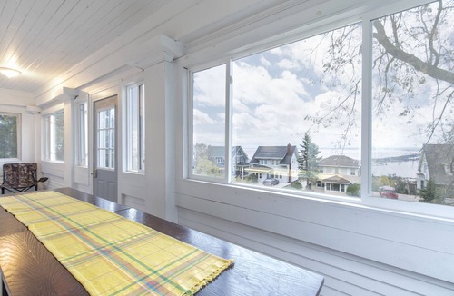 Observation Hill House | Superior Views, Harbor Views, Scenic Skyline Parkway, Remodeled, Charming
