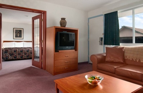 South Lethbridge Hotel | Superlodge Canada Lethbridge