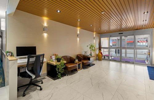 Brooks Hotel | SureStay Plus by Best Western Brooks
