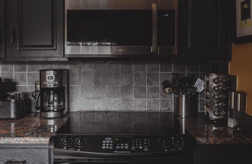 Tobermory Cottage | Sweepstakes Luxury Waterfront - Hot Tub & Tennis/Pickle Ball
