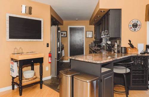 Tobermory Cottage | Sweepstakes Luxury Waterfront - Hot Tub & Tennis/Pickle Ball