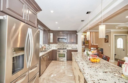 Niagara Falls House | SWEET HOME Modern 4 Bedroom 2 & 7 MINTS WALK TO CASINO & FALLS