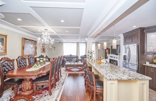 Niagara Falls House | SWEET HOME Modern 4 Bedroom 2 & 7 MINTS WALK TO CASINO & FALLS