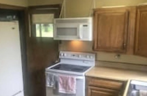 Crane Lake Cabin | Sweet Retreat Cabin on Crane Lake with onsite parking and Air Conditioned!