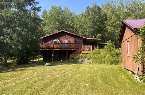 Crane Lake Cabin | Sweet Retreat Cabin on Crane Lake with onsite parking and Air Conditioned!