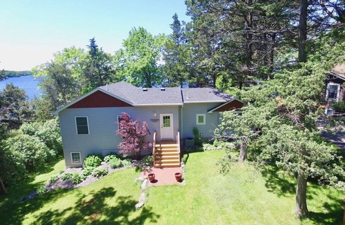 Annandale House | Sylvia Cedars Cabin Rental Snowmobile and Boat Rentals