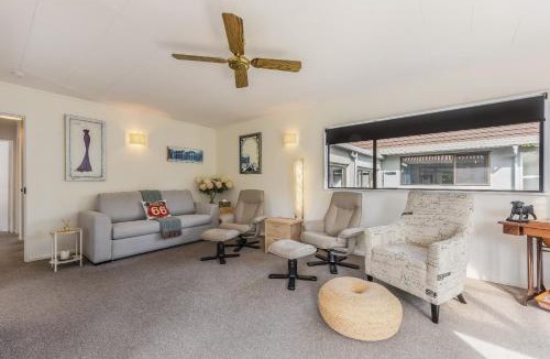 Tahunanui House | Tahunanui Shoreside - Nelson Holiday Home