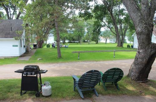 Lake of Bays Hotel | Tally Ho Inn