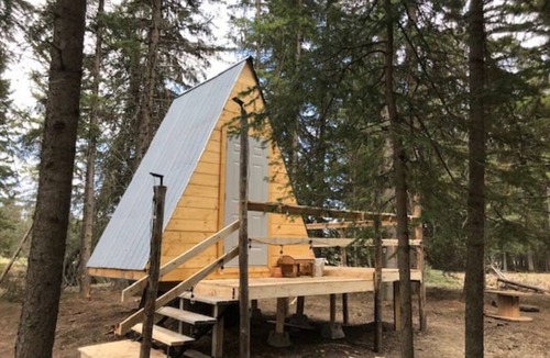 Caroline Cabin | Tay River Treehouse nestled on Tay River