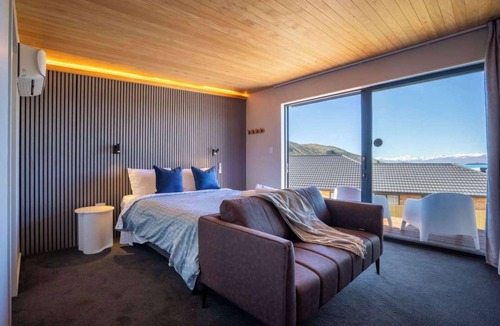 Tekapo Cabin | Tekapo Haven with Deck and Stargazing Sky