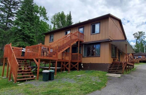 Ray House | The Bay View Lodge!