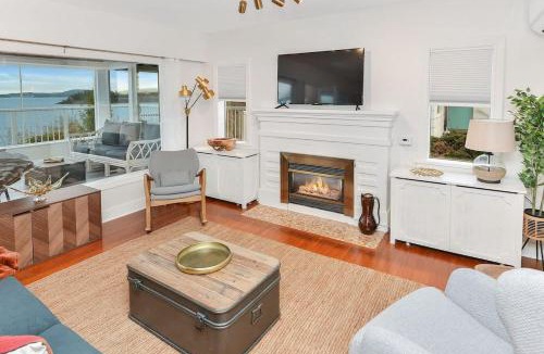 Chemainus Apartment | The Beach House Suite by EMR Vacation Rentals