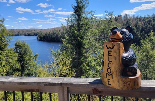 Dysart et al Cottage | The Bear Cave Cottage on Little Kennisis Lake -Lake front fun, spacious property