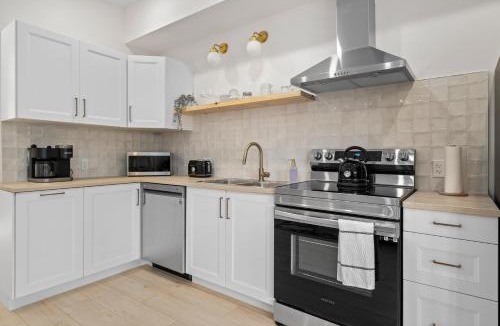 Belleville Apartment | The Belvedere:Front Street Flats