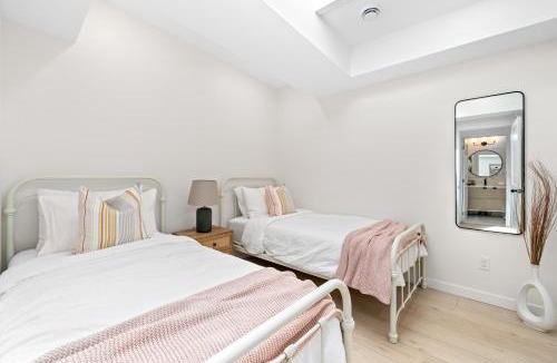 Belleville Apartment | The Belvedere:Front Street Flats