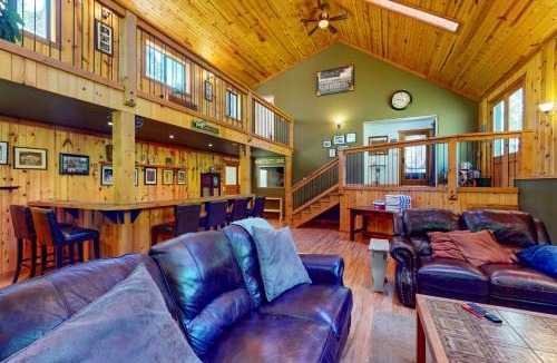 Christina Lake House | The Big Space on Chase