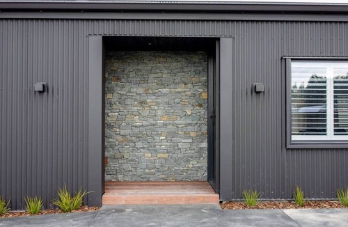 Methven House | The Black Box - Modern, spacious & private 3 b/r sanctuary
