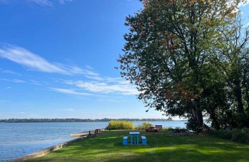 Bloomfield House | The Bloomfield: Westlake Couple's Cottage